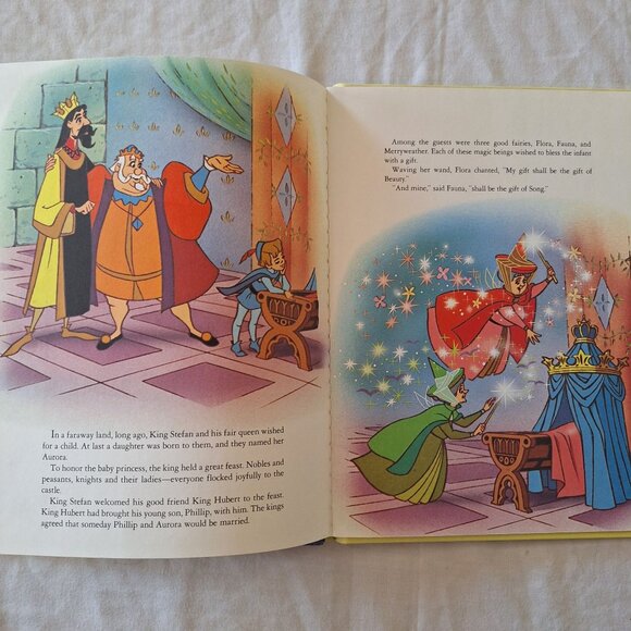 Walt Disneys Sleeping Beauty Book 1986 Golden Book Edition 11x8" Big Hardcover - Picture 4 of 6